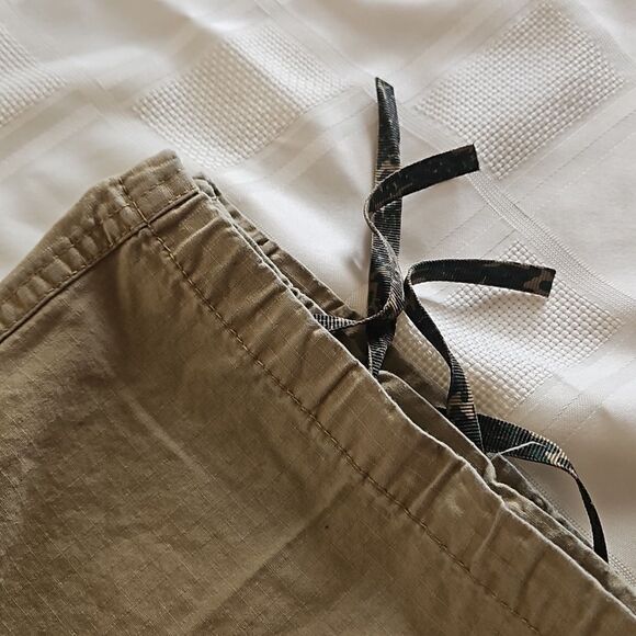 Old Navy Men Relaxed Fit Khaki Cargo Pants With Camo Ankle String 31×32 - Picture 14 of 16